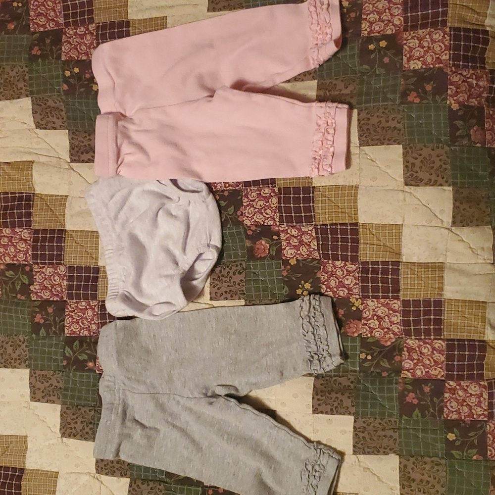 0-3M Mismatched bottoms